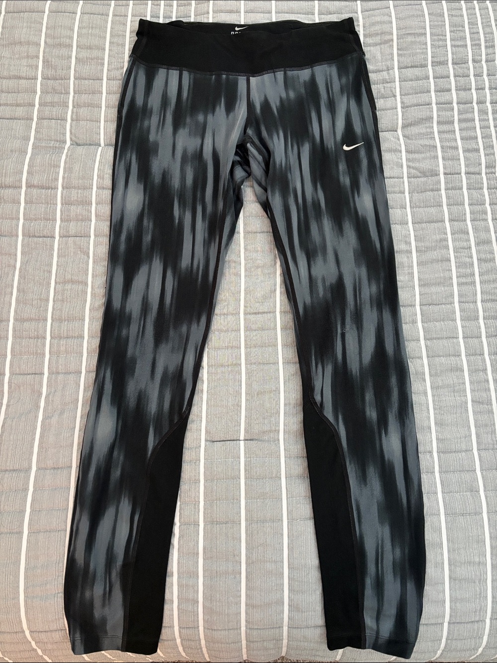 Nike Black & Gray Patterned Performance Leggings